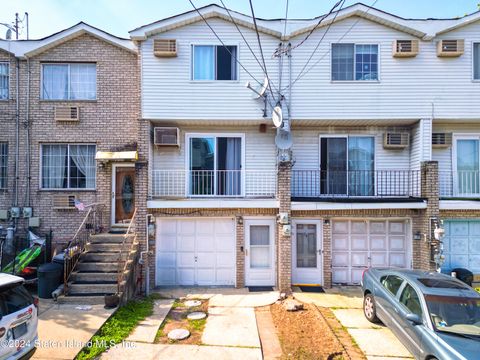 Photo of 77 Dayna Drive, Staten Island, NY 10305 (MLS # 2404811)