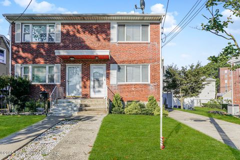 Photo of 33 Franklin Place, Staten Island, NY 10314 (MLS # 2505492)