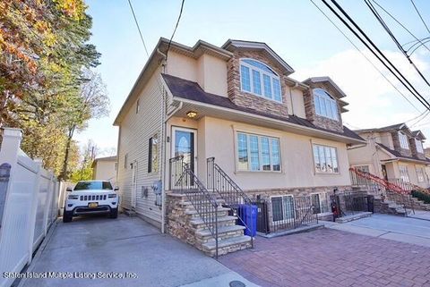 Photo of 78 Crabtree Avenue, Staten Island, NY 10309 (MLS # 1158863)
