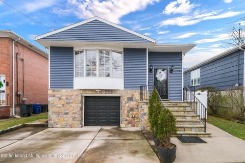 Photo of 795 Davis Avenue, Staten Island, NY 10310 (MLS # 1160413)