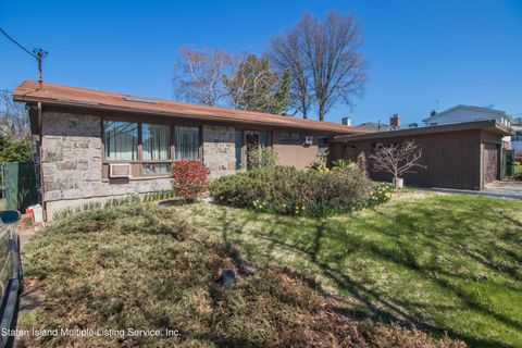 Photo of 19 Keating Place, Staten Island, NY 10314 (MLS # 1160410)