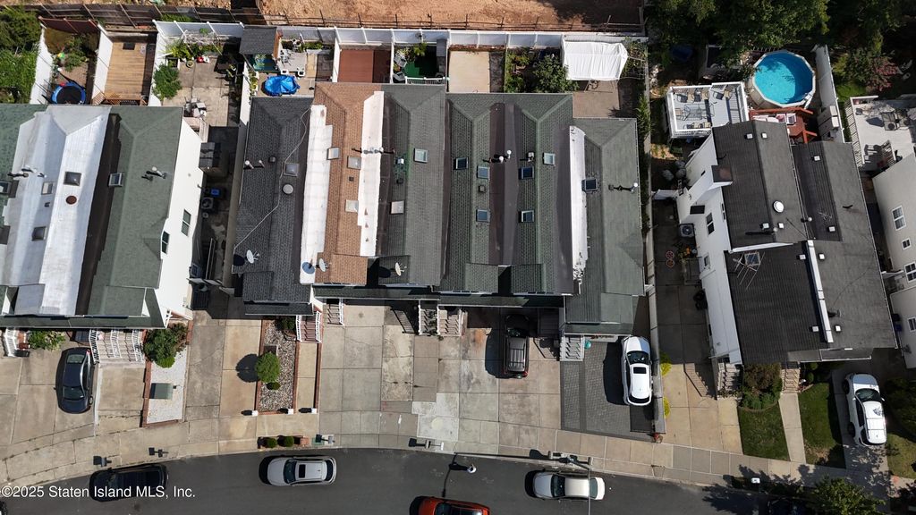 Photo of 63 Bogota Street, Staten Island, NY 10314 (MLS # 2505419)