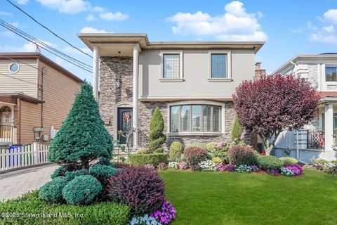 Photo of 27 Beach Avenue, Staten Island, NY 10306 (MLS # 2506052)