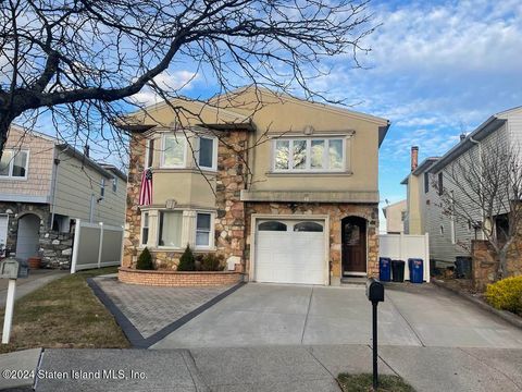 Photo of 24 Purdue Court, Staten Island, NY 10314 (MLS # 2600390)