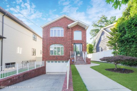 Photo of 936 Carlton Boulevard, Staten Island, NY 10312 (MLS # 2501575)