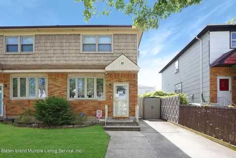 Photo of 11 Astor Avenue, Staten Island, NY 10314 (MLS # 1162668)