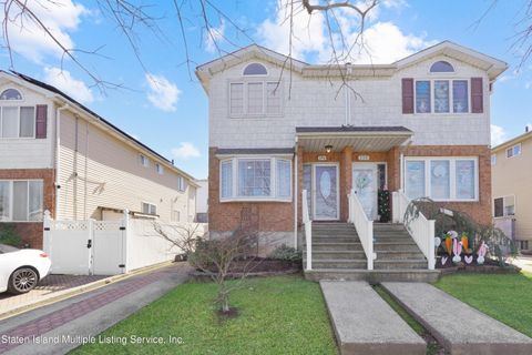 Photo of 196 Lucille Avenue, Staten Island, NY 10309 (MLS # 2401333)