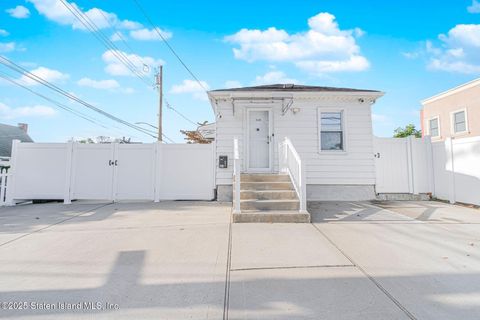 Photo of 268 Nelson Avenue, Staten Island, NY 10308 (MLS # 2506000)