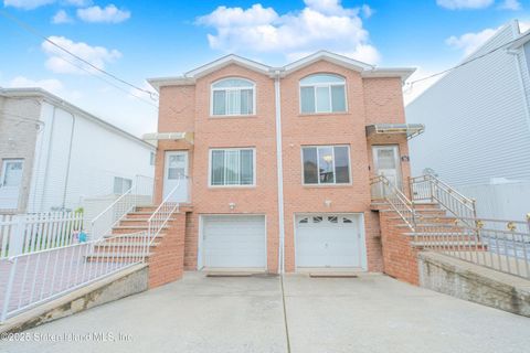 Photo of 95 Burke Avenue, Staten Island, NY 10314 (MLS # 2502942)