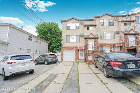 Photo of 371 Bradley Avenue, Staten Island, NY 10314 (MLS # 2504868)
