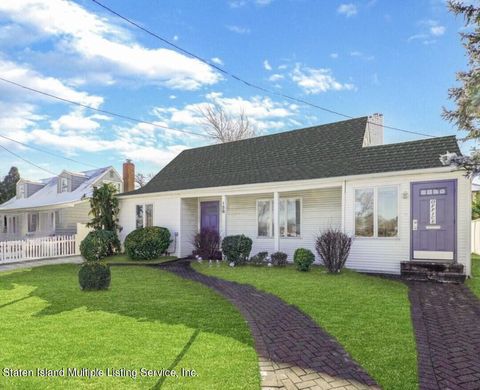 Photo of 156 Lamberts Lane, Staten Island, NY 10314 (MLS # 2403314)