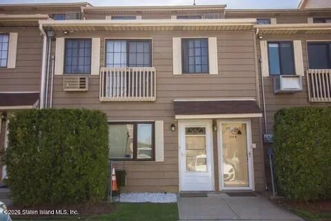 Photo of 165 Lamped Loop, Staten Island, NY 10314 (MLS # 2603745)