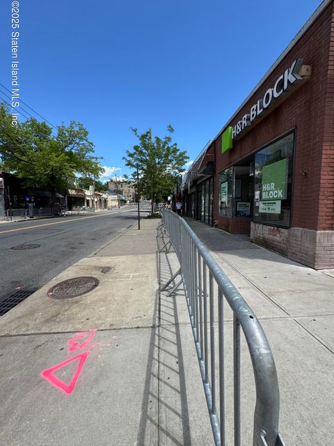 Photo of 424 Forest Avenue, Staten Island, NY 10301 (MLS # 2503810)