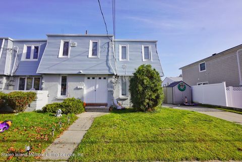 Photo of 45 Park Street, Staten Island, NY 10306 (MLS # 1158520)