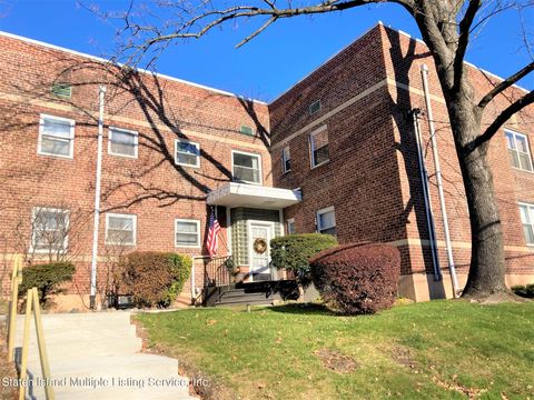 Photo of 559 Castleton Avenue #1d, Staten Island, NY 10301 (MLS # 1159299)