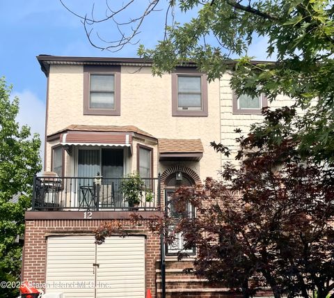 Photo of 12 Kingsbridge Avenue, Staten Island, NY 10314 (MLS # 2602575)