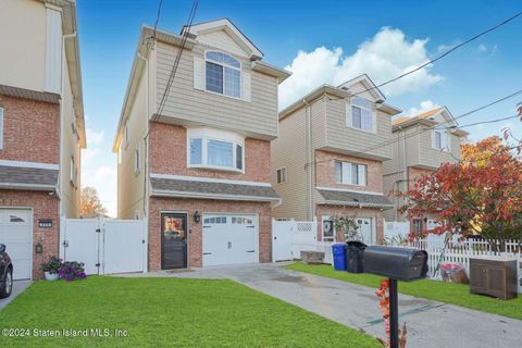 Photo of 310 Simonson Avenue, Staten Island, NY 10303 (MLS # 2406329)