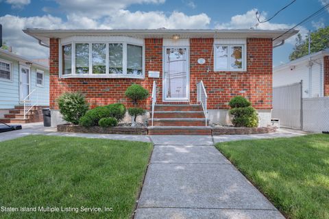 Photo of 241 Naughton Avenue, Staten Island, NY 10305 (MLS # 1162562)