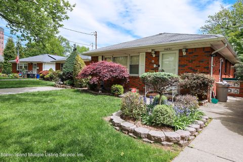 Photo of 45 Albright Street, Staten Island, NY 10304 (MLS # 1161864)