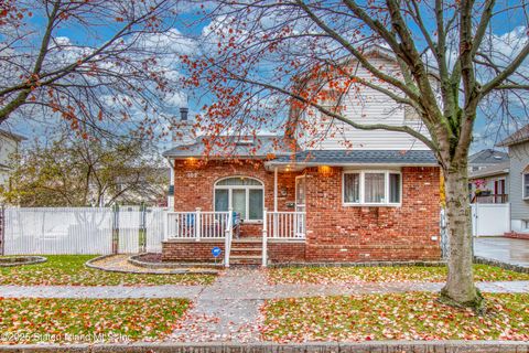 Photo of 382 Manhattan Street, Staten Island, NY 10307 (MLS # 2506649)