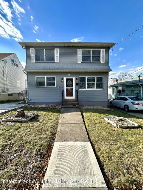Photo of 94 Woodward Avenue, Staten Island, NY 10314 (MLS # 2400331)