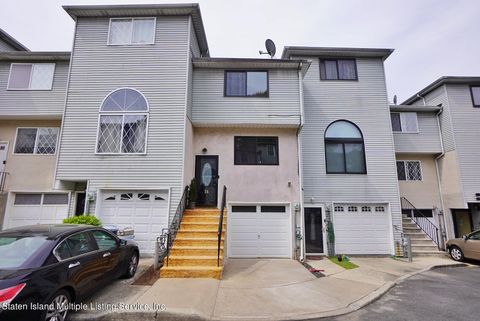 Photo of 24 Duane Court, Staten Island, NY 10301 (MLS # 1161526)