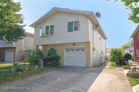 Photo of 198 Warwick Avenue, Staten Island, NY 10314 (MLS # 2504697)