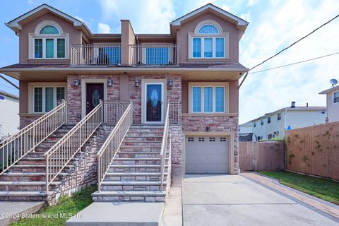 Photo of 133 Aviston Street, Staten Island, NY 10306 (MLS # 2404599)
