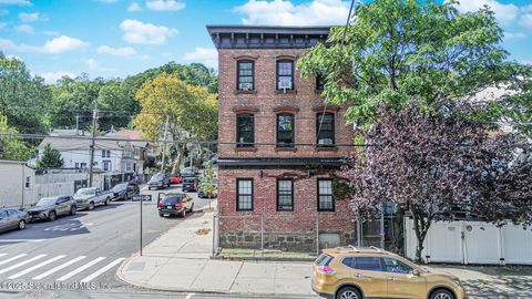 Photo of 242 Targee Street, Staten Island, NY 10304 (MLS # 2505927)