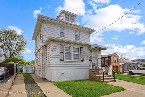 Photo of 219 Midland Avenue, Staten Island, NY 10306 (MLS # 1161455)