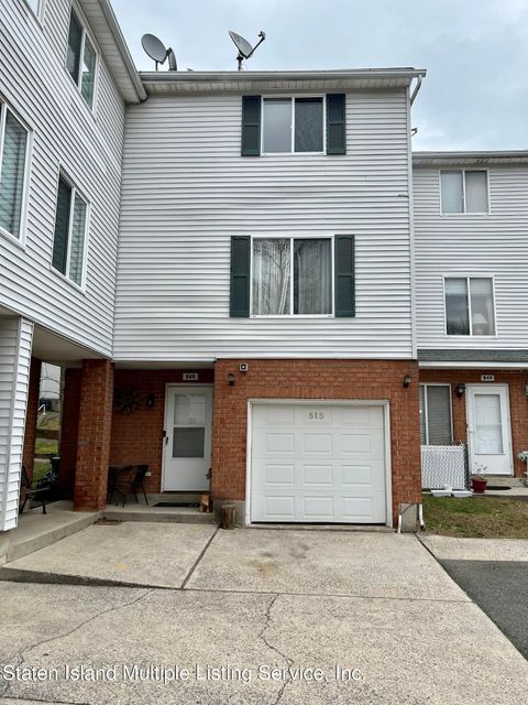 Photo of 515 Ilyssa Way, Staten Island, NY 10312 (MLS # 1160658)