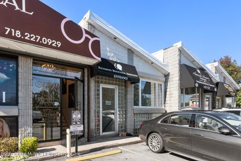 Photo of 4345 Hylan Boulevard, Staten Island, NY 10312 (MLS # 2403609)