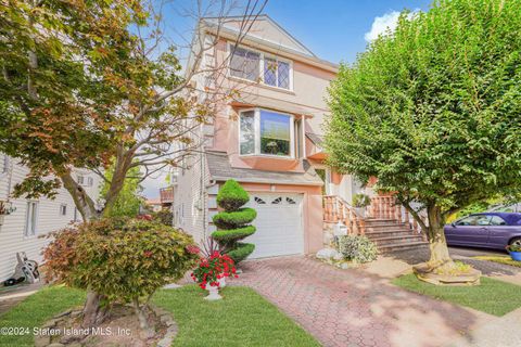 Photo of 305 Purdy Avenue, Staten Island, NY 10314 (MLS # 2405690)