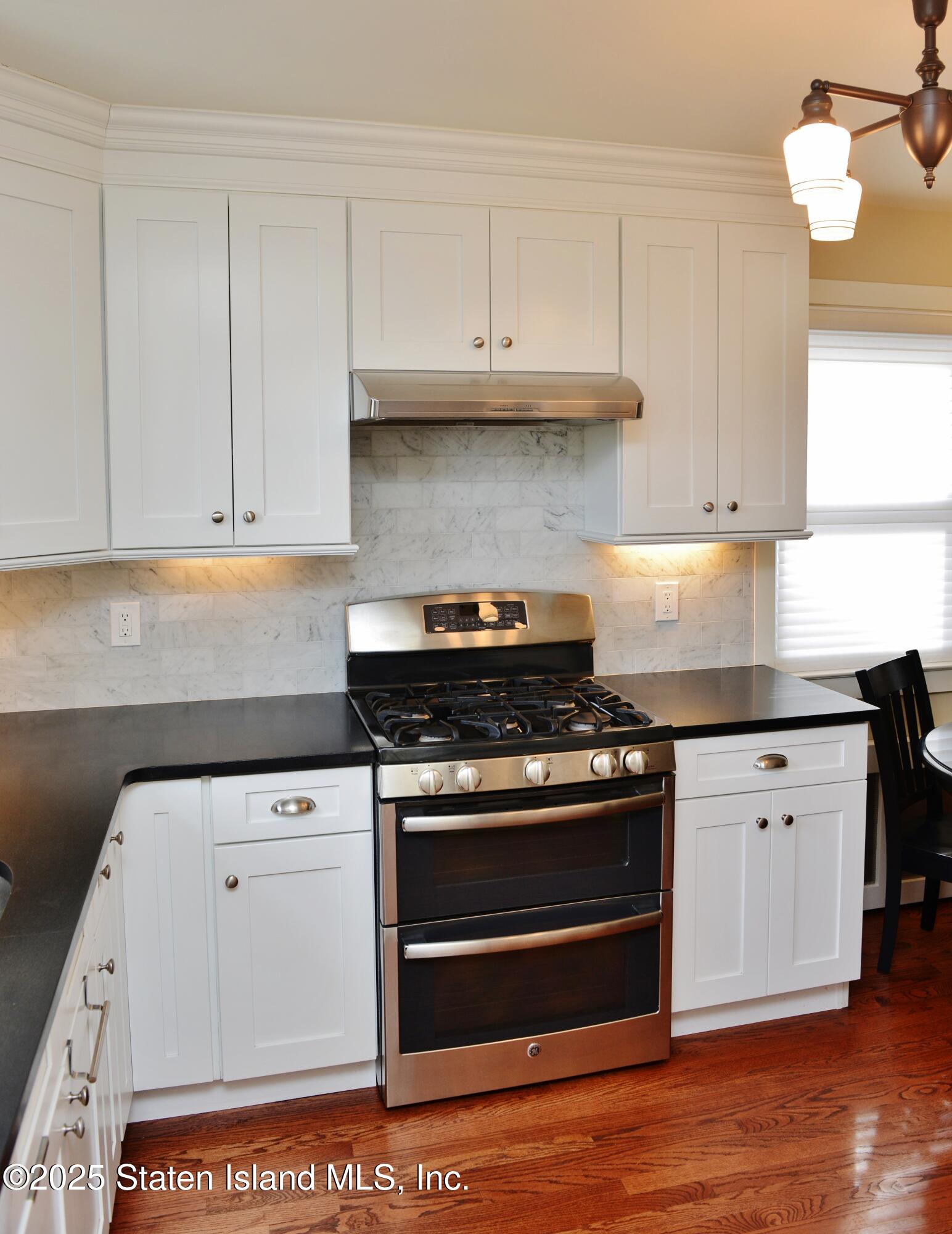 553 Oakland Avenue, Staten Island, New York image 16