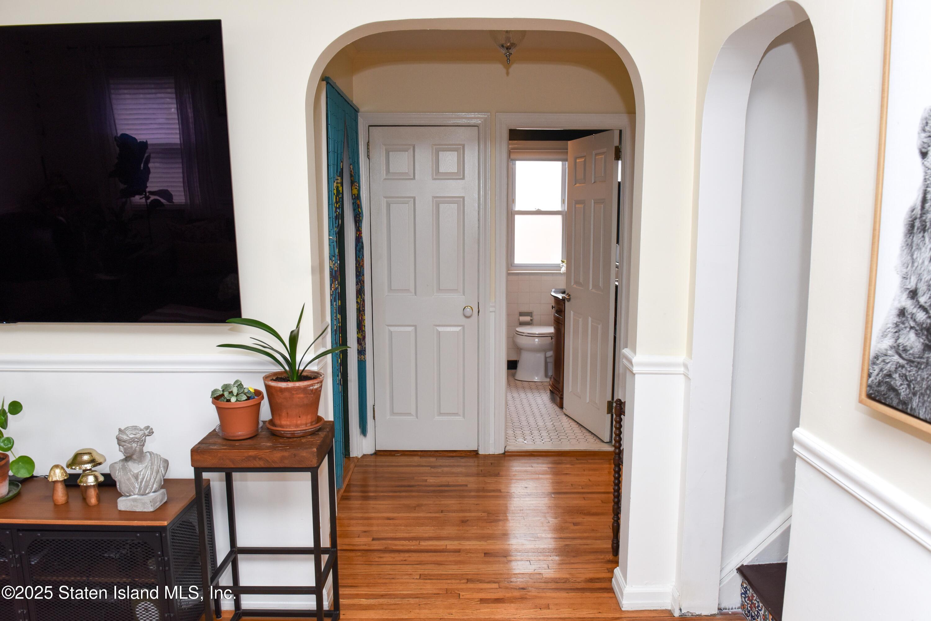 553 Oakland Avenue, Staten Island, New York image 26