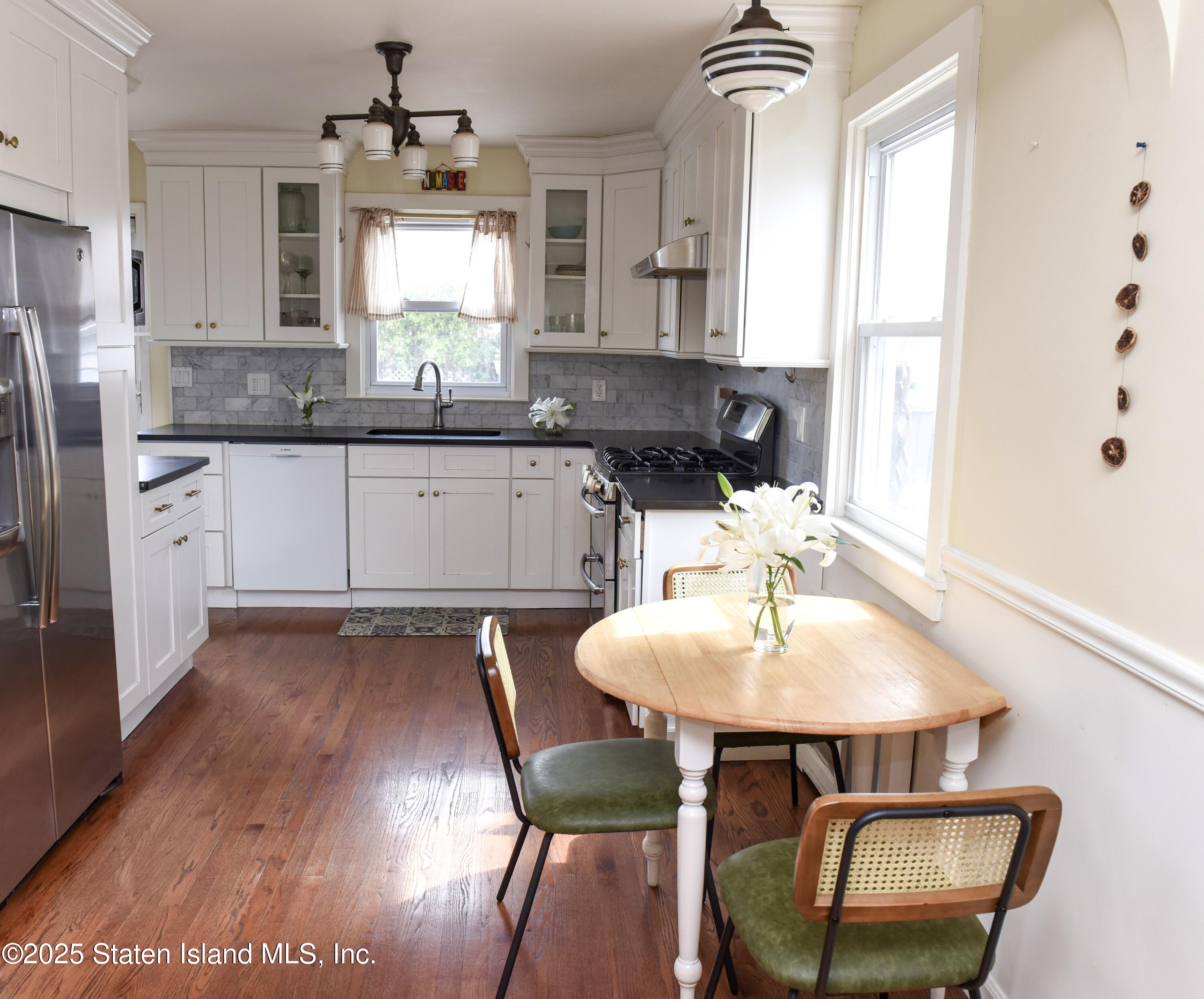 553 Oakland Avenue, Staten Island, New York image 13