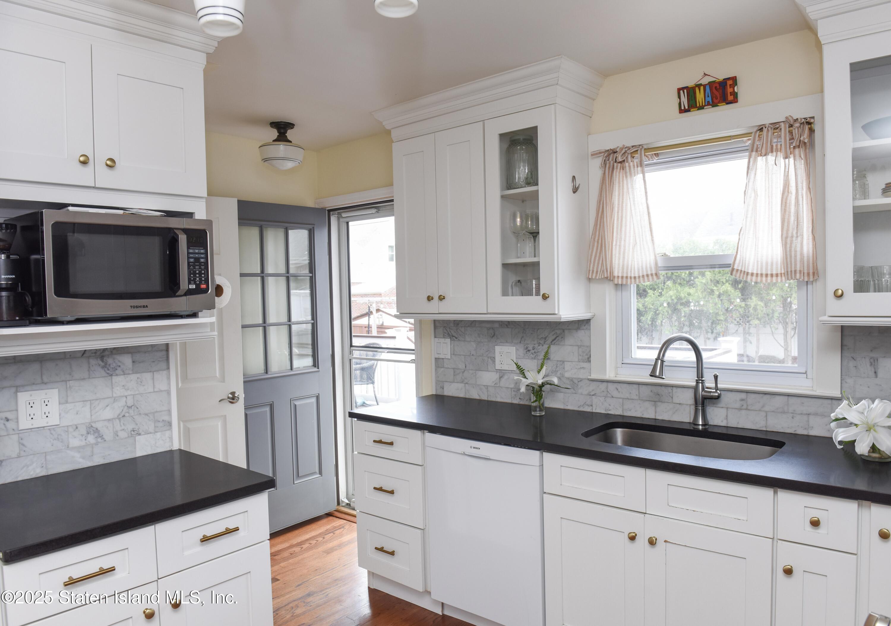 553 Oakland Avenue, Staten Island, New York image 18