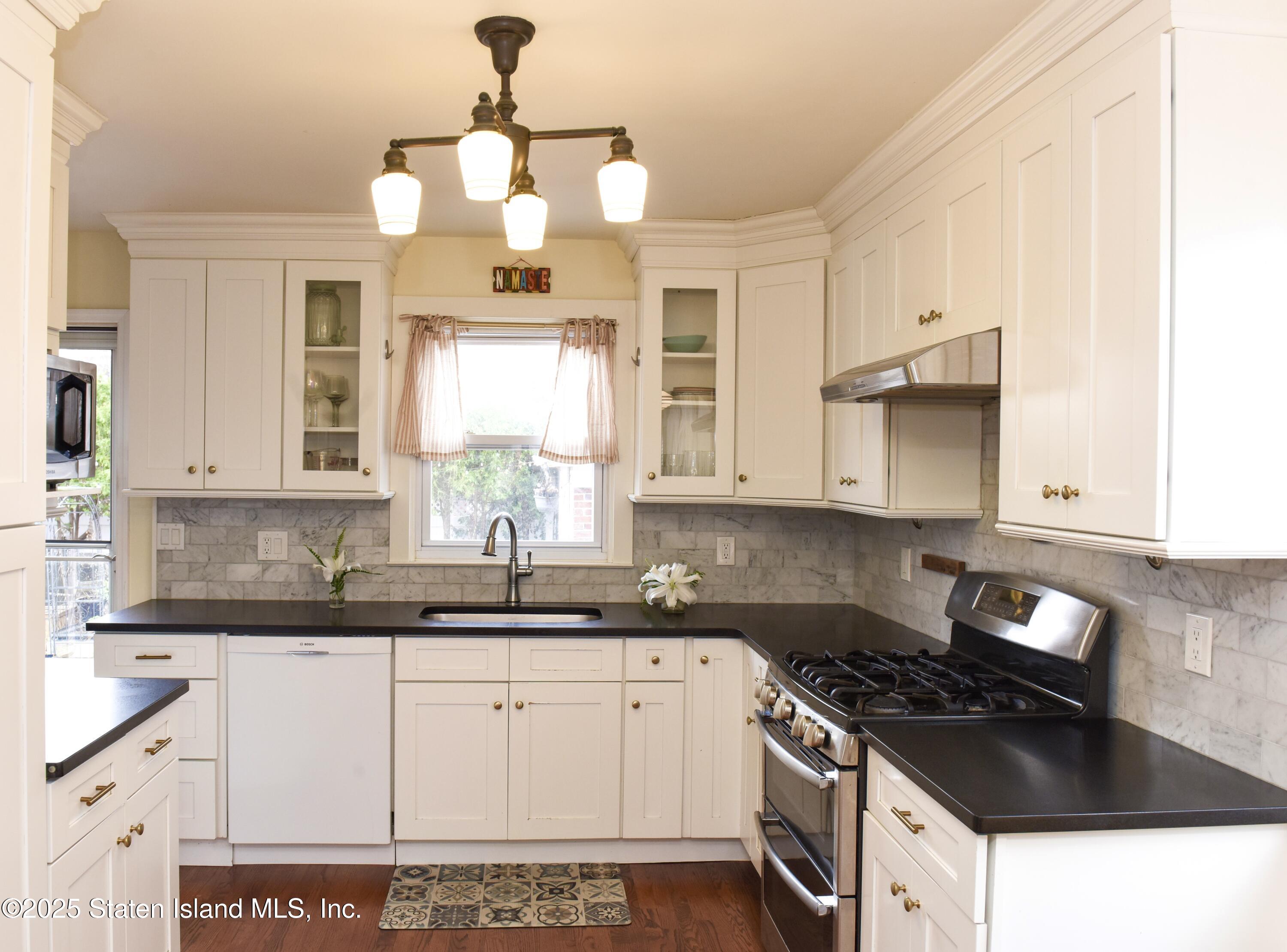 553 Oakland Avenue, Staten Island, New York image 15