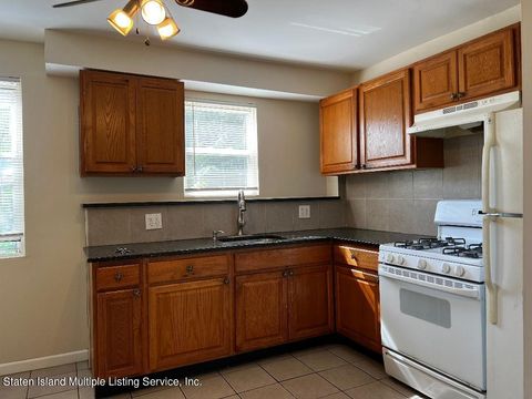 Photo of 93 Cedar Avenue, Staten Island, NY 10305 (MLS # 1164190)