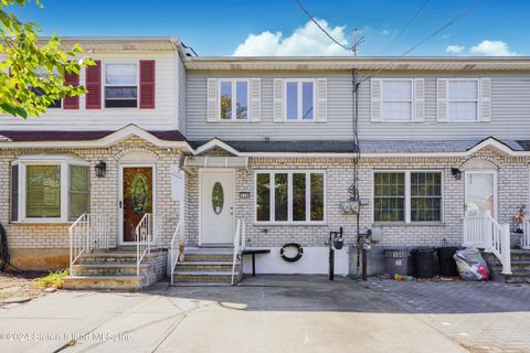 Photo of 110 Pearsall Street, Staten Island, NY 10305 (MLS # 2405867)