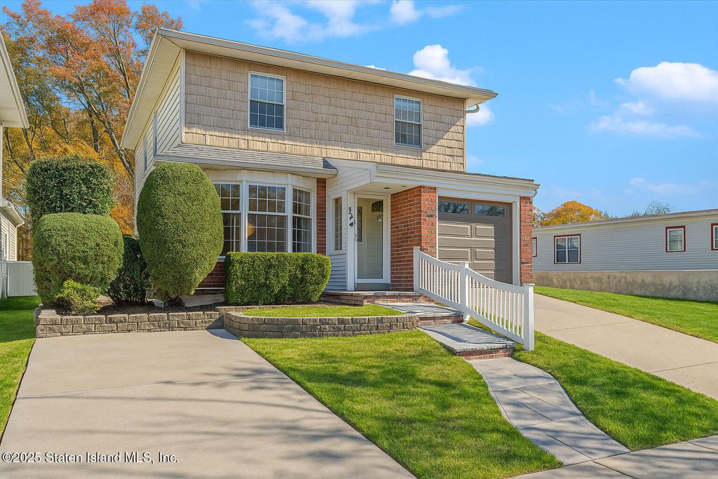 Photo of 40 Dewey Ave. Avenue, Staten Island, NY 10308 (MLS # 2506579)