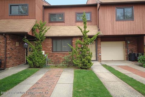 Photo of 201 Stonegate Drive, Staten Island, NY 10304 (MLS # 1161551)