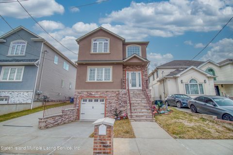Photo of 142 Sprague Avenue, Staten Island, NY 10307 (MLS # 2401116)