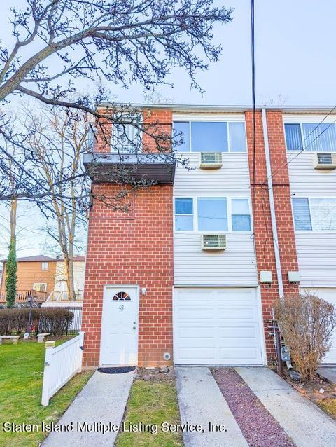 Photo of 45 Francine Court, Staten Island, NY 10306 (MLS # 2400047)