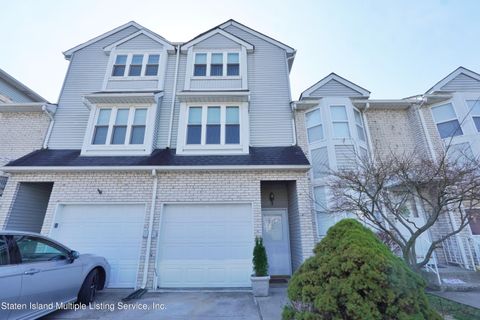 Photo of 221 Rosedale Avenue, Staten Island, NY 10312 (MLS # 2401387)