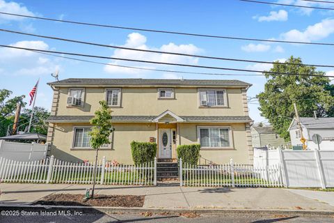 Photo of 35 Bennett Street, Staten Island, NY 10302 (MLS # 2505187)