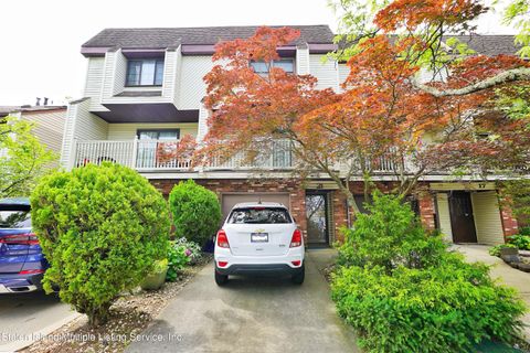 Photo of 21 Stack Drive, Staten Island, NY 10312 (MLS # 1163376)