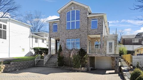 Photo of 56 Ocean Terrace, Staten Island, NY 10314 (MLS # 1161155)