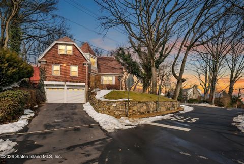Photo of 34 Holsman Road, Staten Island, NY 10301 (MLS # 2600995)