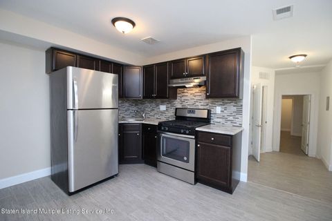 Photo of 19 Serena Court #1, Staten Island, NY 10312 (MLS # 1162812)